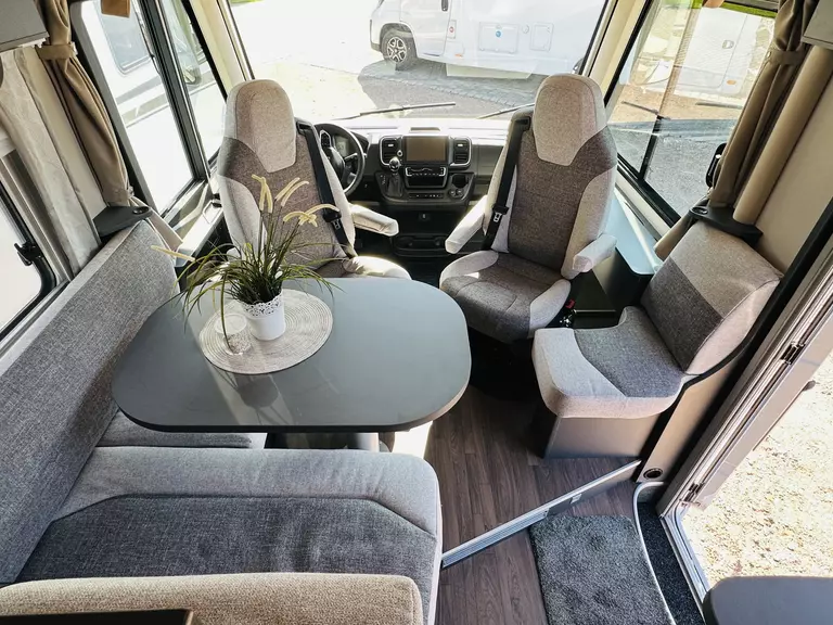 Knaus Live I 650 MEG 5220 (6).JPG
