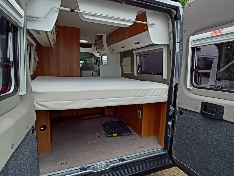 42104432.jpg