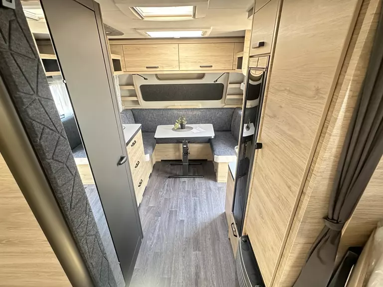WB CaraOne 550 UK 5228 (6).JPG