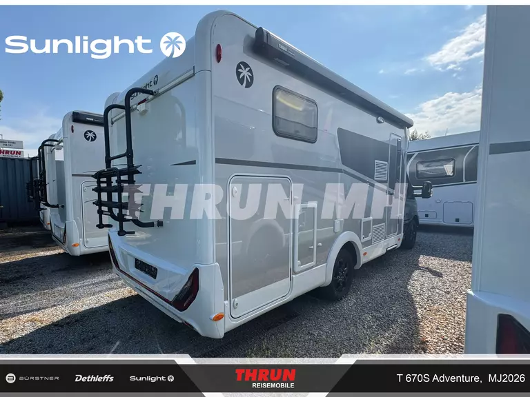 4_TAdventureFord670S_hinten-rechts.jpg