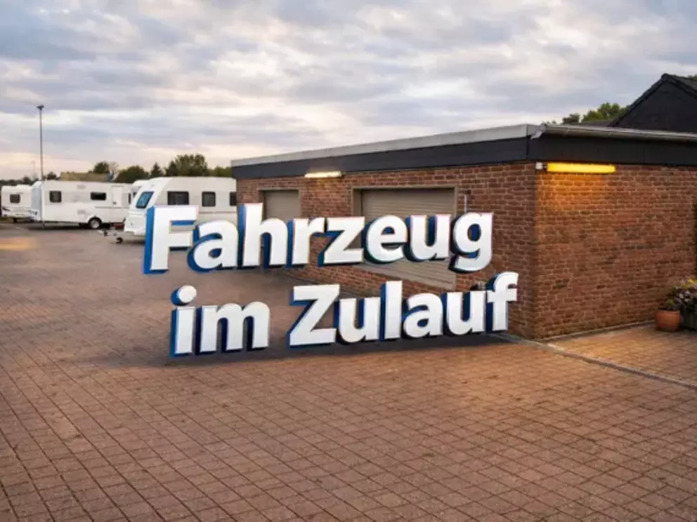 Fahrzeug im Zulauf.44755293.png