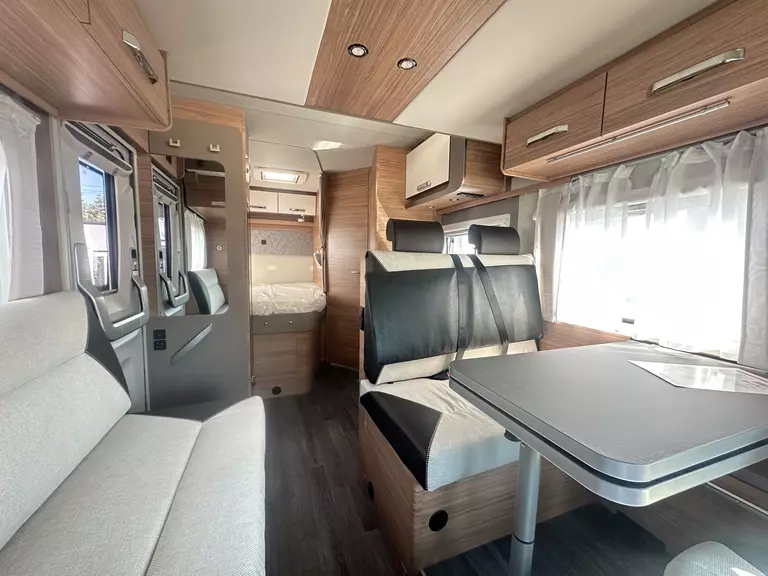 WB CaraSuite 650 MF 5250 (4).JPG