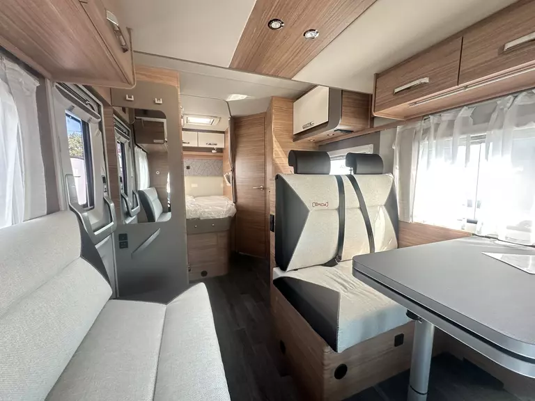 WB CaraSuite 650 MF 5250 (5).JPG