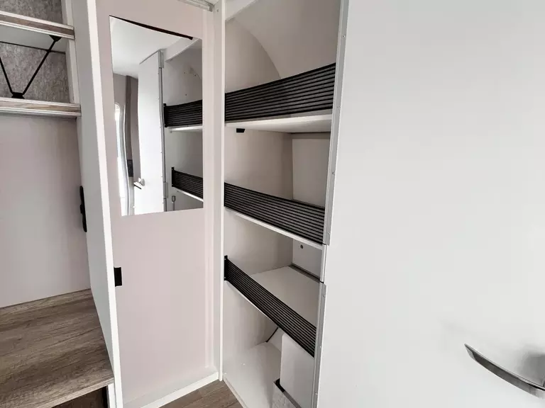 04. Kleiderschrank.jpeg