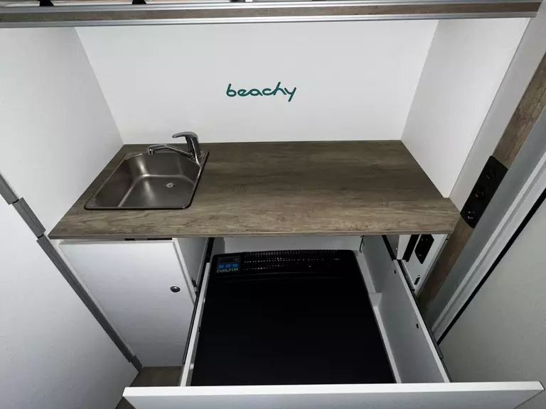 43099900.jpg