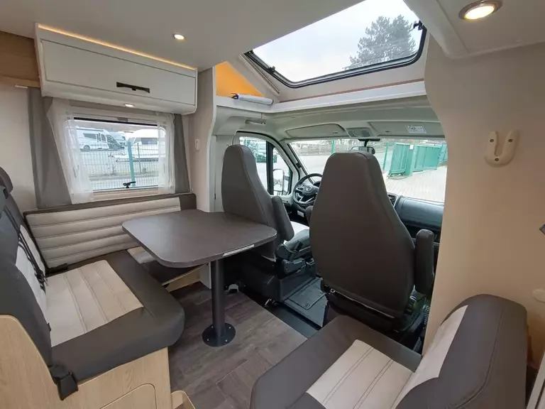 2716691.jpg