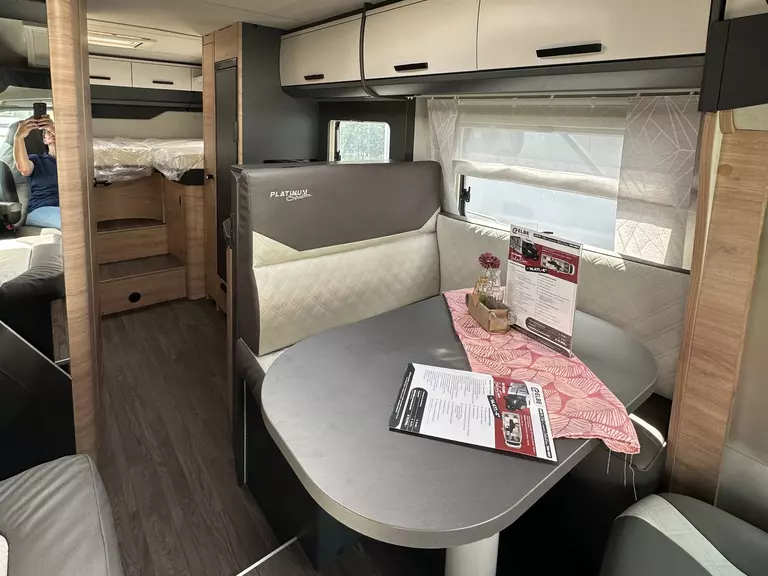 Knaus Live Ti 700 Sondermodell 25 Years  (1).JPG