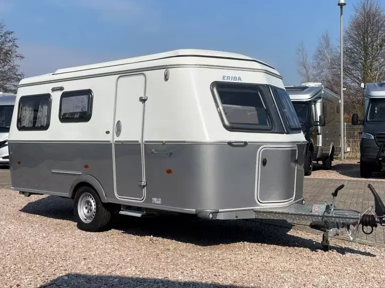 Front1.38436649.jpg